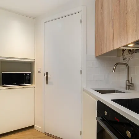 Whome Explore From A Cozy Base In Alfama リスボン