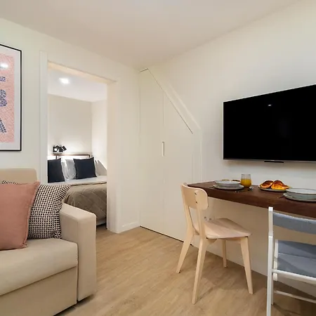 Whome Explore From A Cozy Base In Alfama