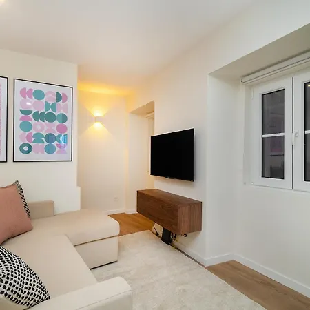 Whome Explore From A Cozy Base In Alfama Apartment *