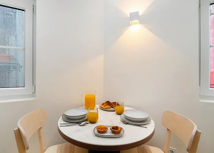 Whome Explore From A Cozy Base In Alfama Lägenhet