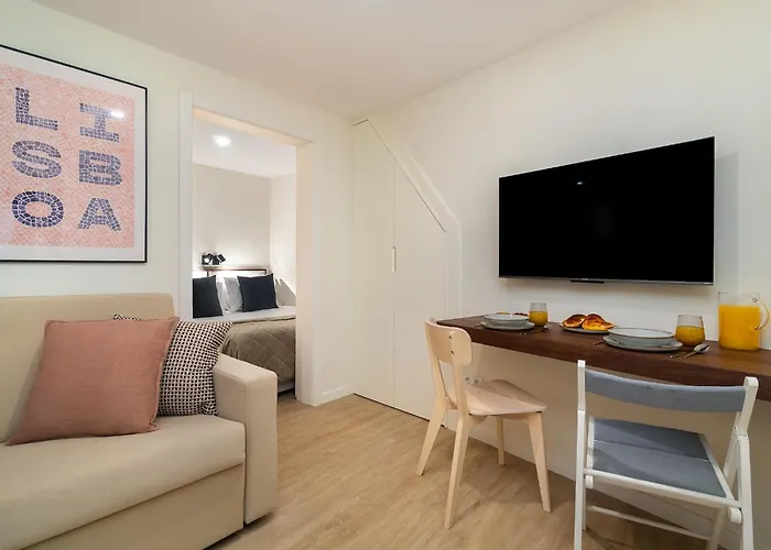 Whome Explore From A Cozy Base In Alfama