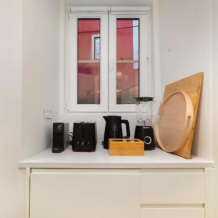 Whome Explore From A Cozy Base In Alfama 아파트