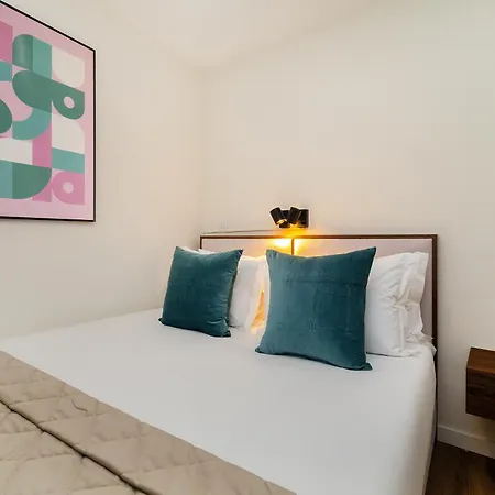 Whome Explore From A Cozy Base In Alfama 리스본
