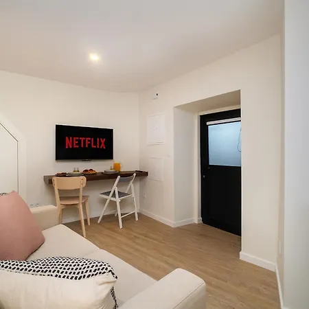 Apartman Whome Explore From A Cozy Base In Alfama Lisboa