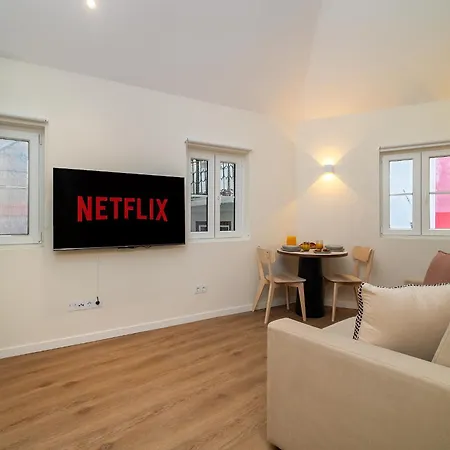 Apartman Whome Explore From A Cozy Base In Alfama